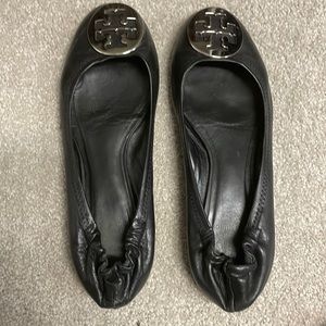 Black leather Tory Burch ballet flats with silverTory emblem